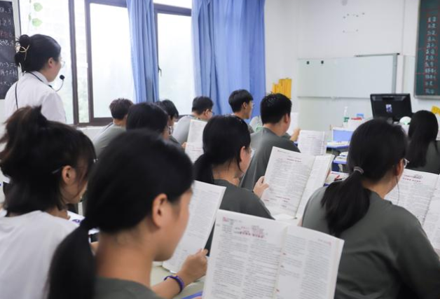体现在讲堂教育的精准化上更体现在优质