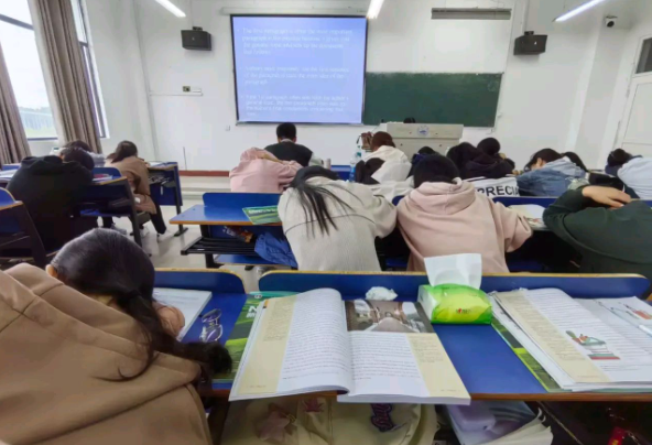 更大变革勇气打破利益固化藩篱以更才智