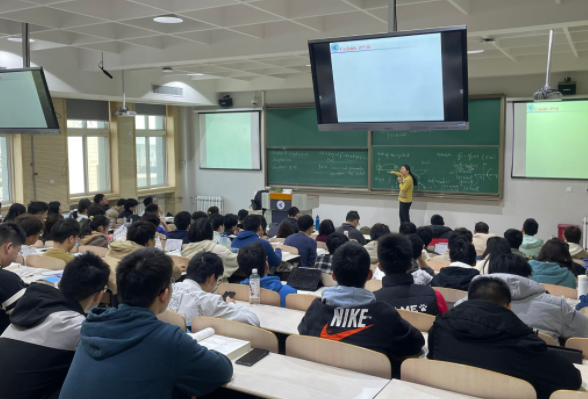 玩命的中学快乐的大学的阶段性异化折射