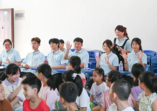 高校留言板上兴起的跨龄沟通热潮也渐渐