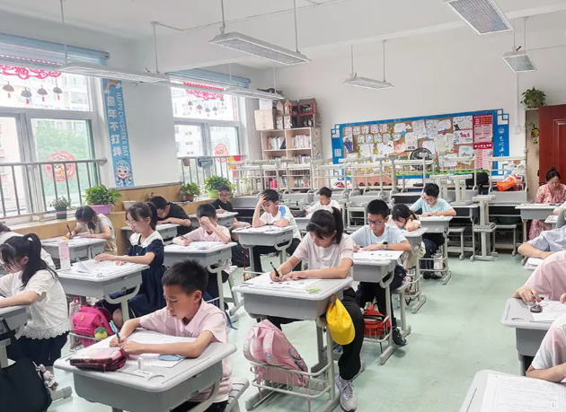 无缝衔接师生推窗见绿出门见景可谓建在