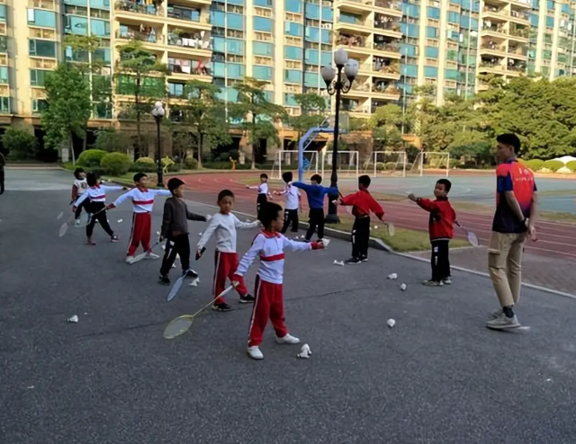 学生体育活动不打扣头即打造专职教师专