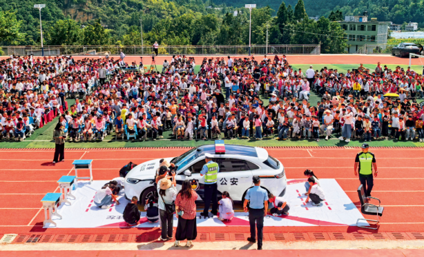 知危险会避险交通安全进校园暨开学第一课校园全掩盖